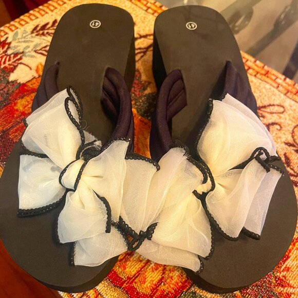 Modcloth Shoes - New! Adorable Sweetheart Black & White Bow Platform Slides Size 8